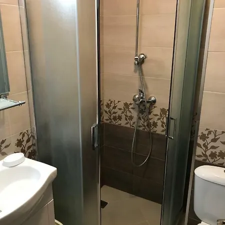 Premier Nadezhda Апартамент *